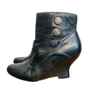Kenzie Black ankle boots with carved Heel, witchy, fairy, size 10 leather